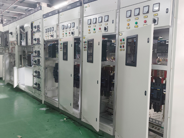 ความแตกต่างระหว่างตู้ควบคุม PLC กับตู้รีเลย์แบบดั้งเดิมคืออะไร