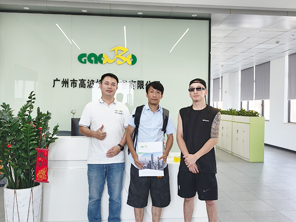 ลูกค้าชาวมองโกเลียเยี่ยมชมโรงงานผลิตอุปกรณ์สวิตช์เกียร์ GAOBO และแสดงความสนใจอย่างมากในโครงการตู้ควบคุม PLC